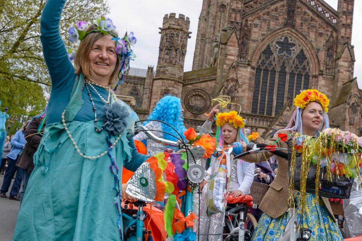 Colourful Street Carnivaleers