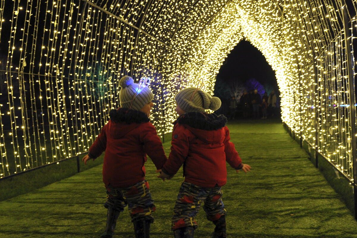 two children enjoying the glow of the arch