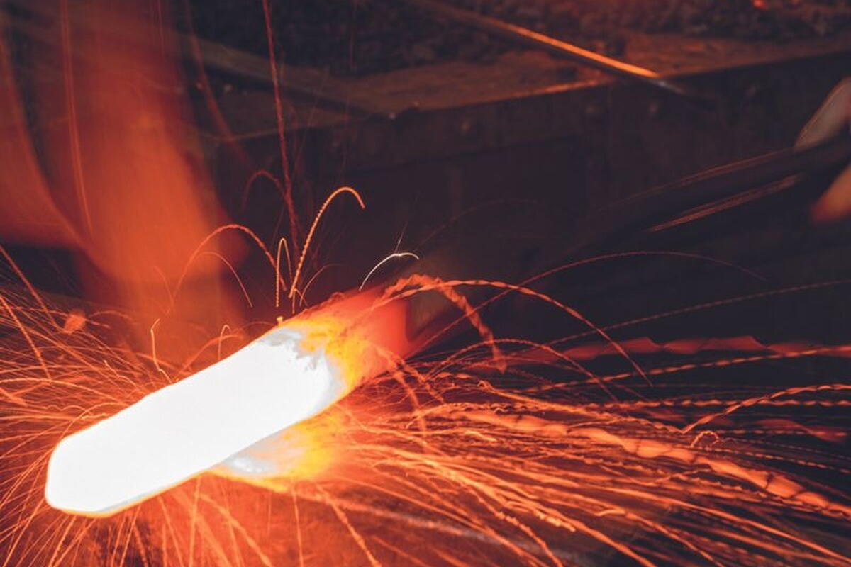 Glowing forging temperature iron rod