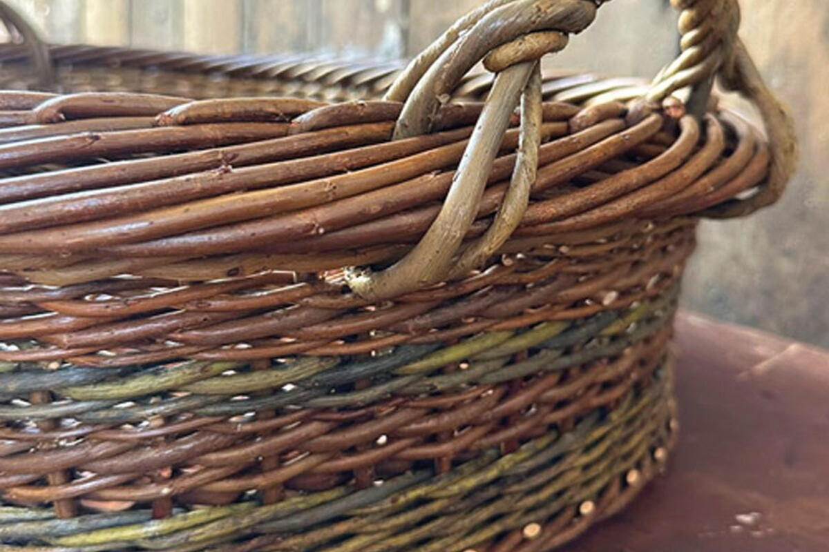 Woven willow crisp backet