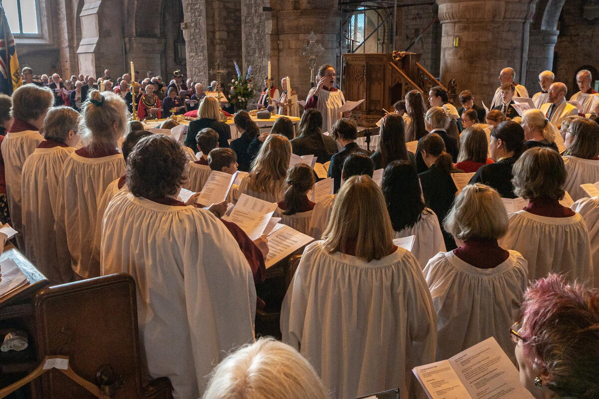 Massed choirs in Leominster Priory