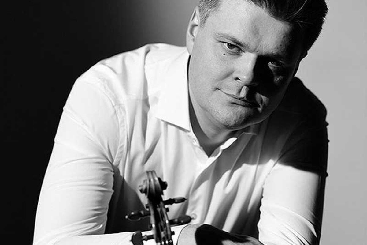 Roman Simovic, violin