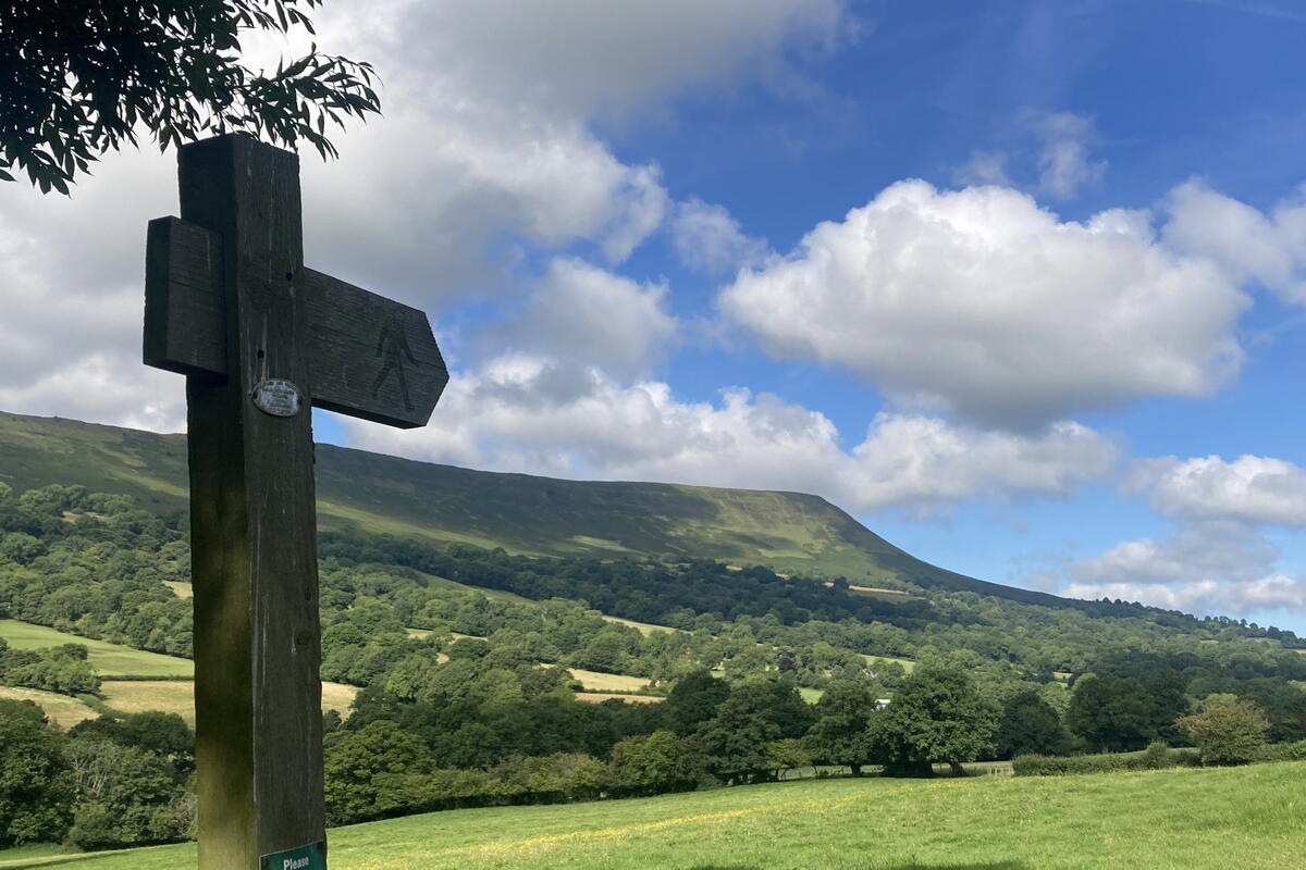 signpost to Hay Bluff mountain