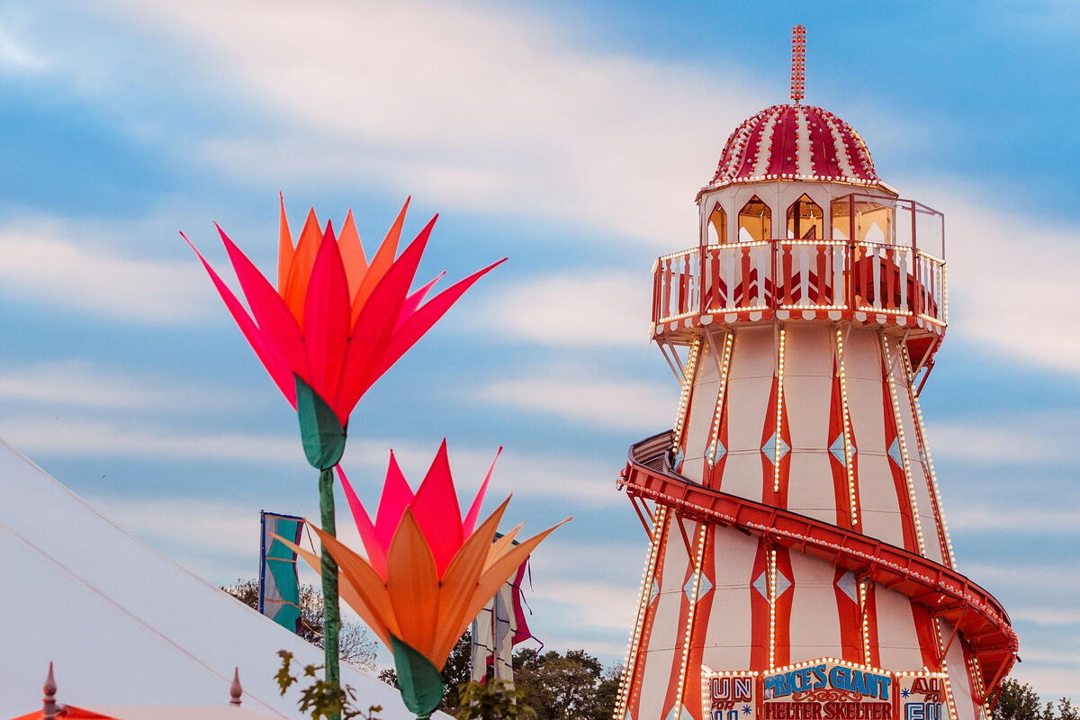 HowTheLightGetsIn Fair