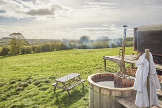Stargazers Wagon glamping Herefordshire