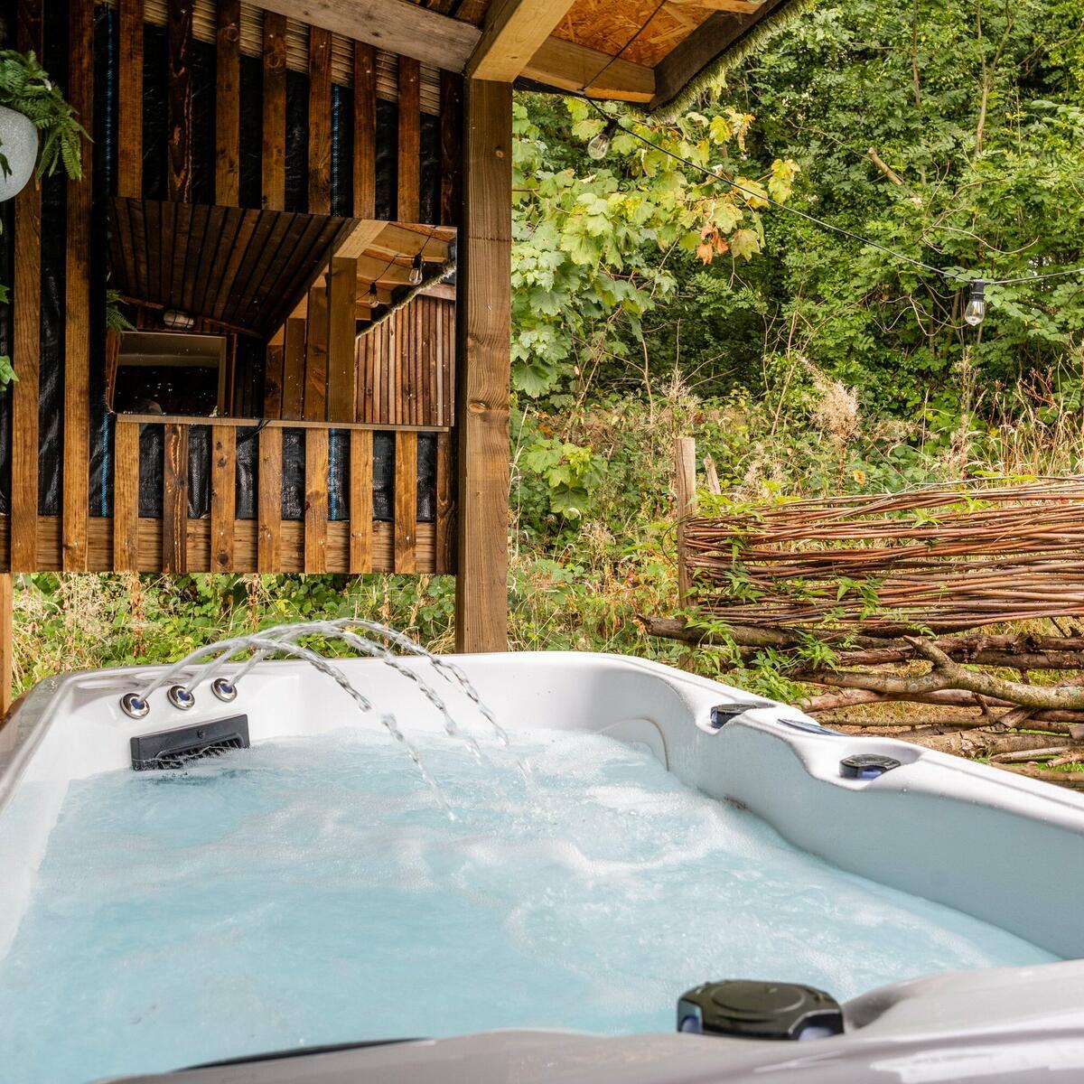 The Rooks Nook, hot tub
