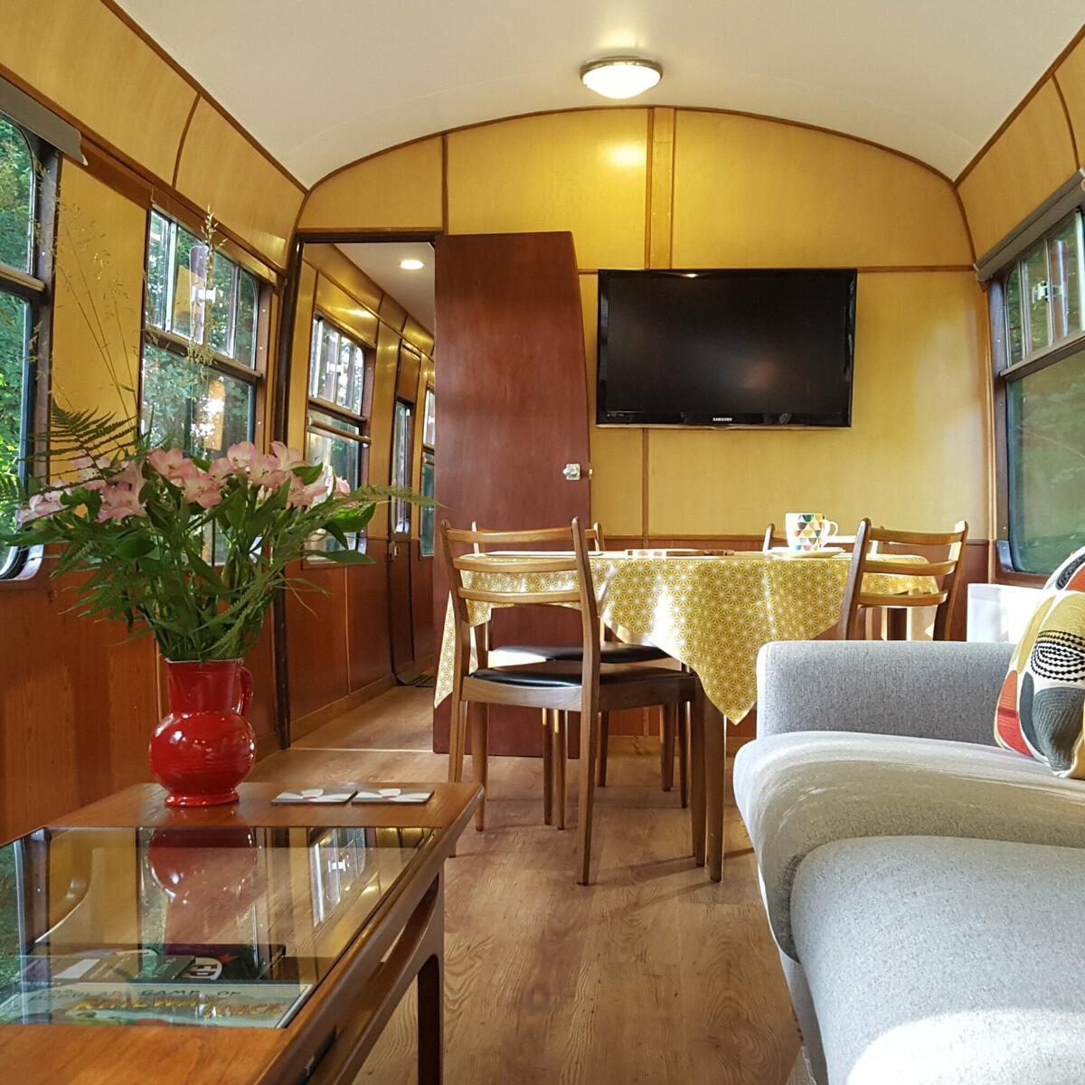 The Saloon Coach Lounge and Diner