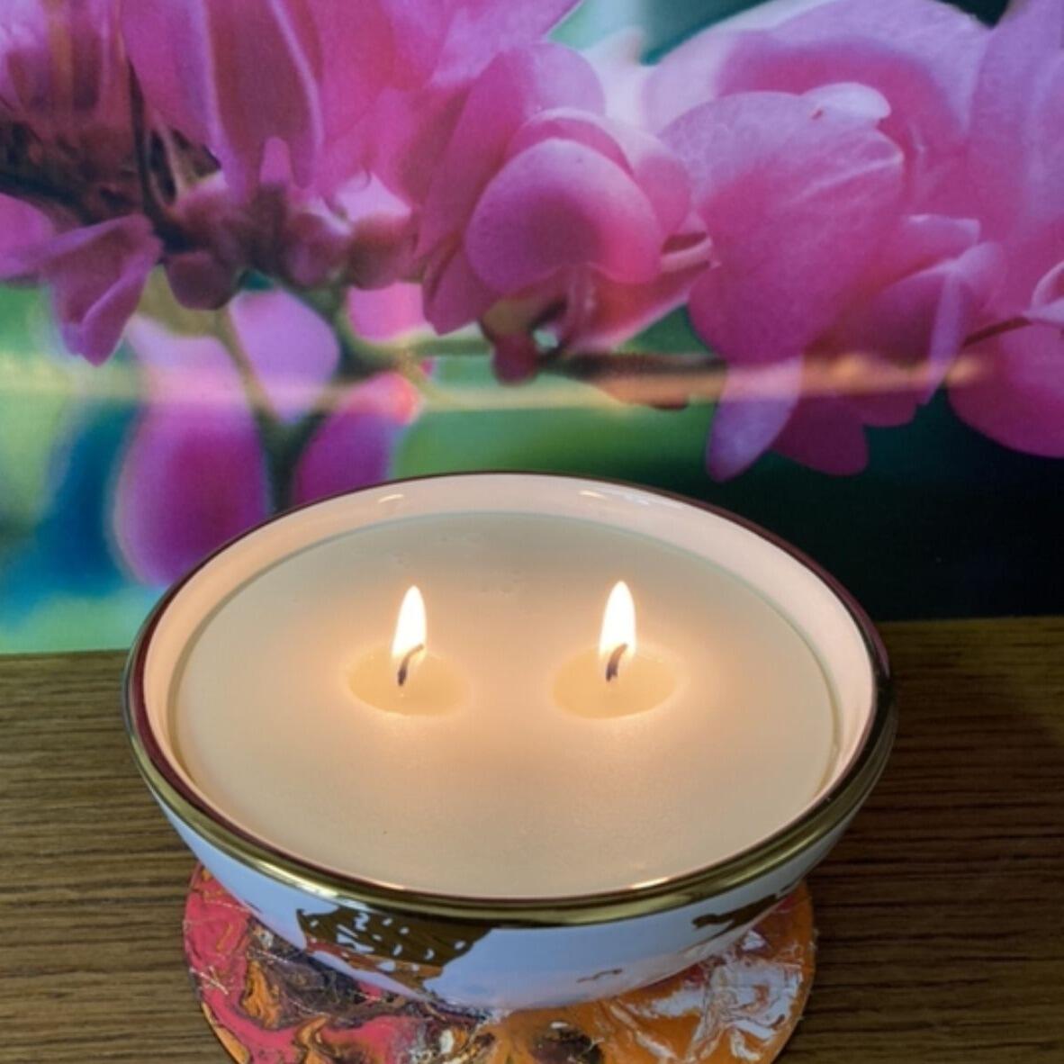 Serene candle with 2 wicks