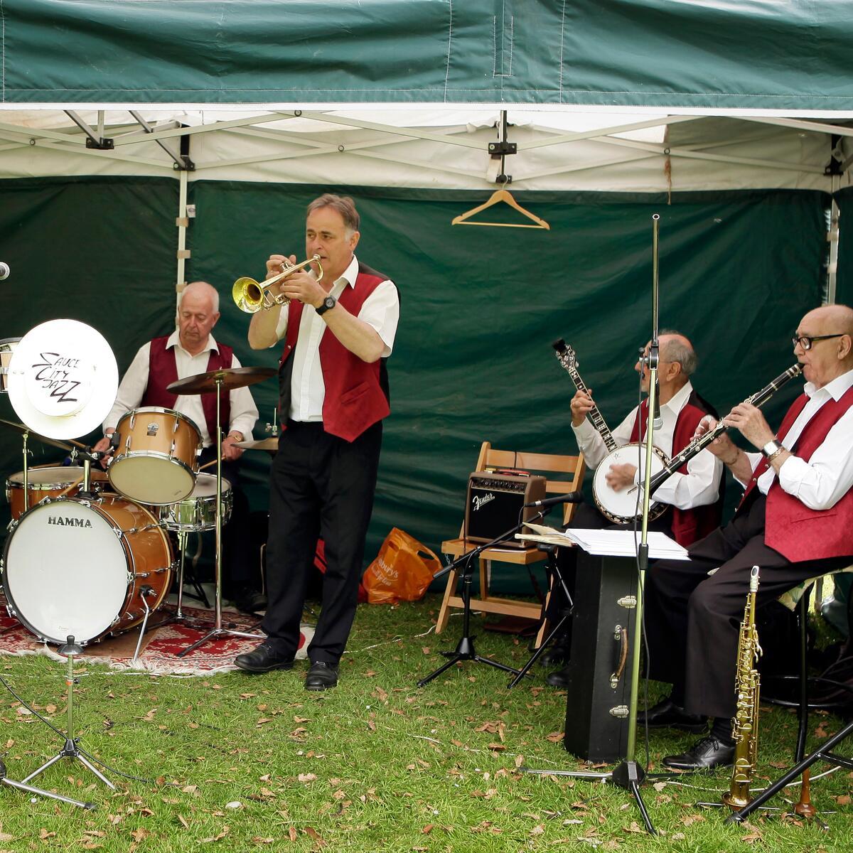 Band playing at Eastnor Vintage
