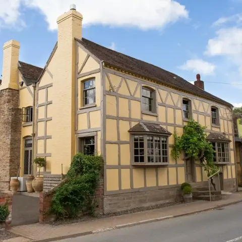 The Greenman timer frame pub