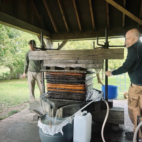 making cider at greg's pit