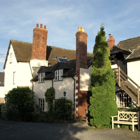 B&B with large chimneys in Eardisley