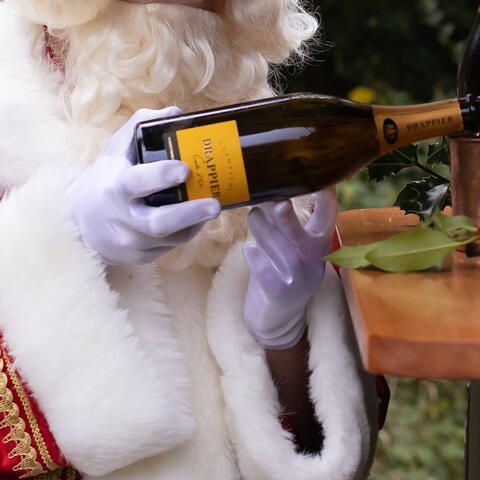 Santa Pouring Champaighn