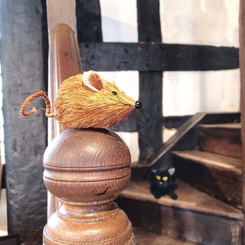 straw mouse on top end of banister