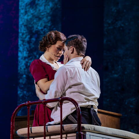 Bonnie & Clyde the Musical - two actors on stage in an embrace