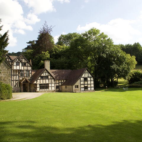 Wythall Estate Vineyard Wine Garden Sundays