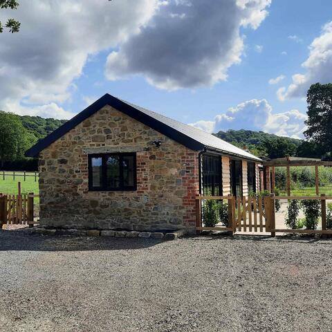 Field Barn (1bed,1bath), Lovely bungalow in a quiet location with stunning views and a Private Steam Room!