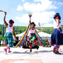 Three Dancers, Dancing